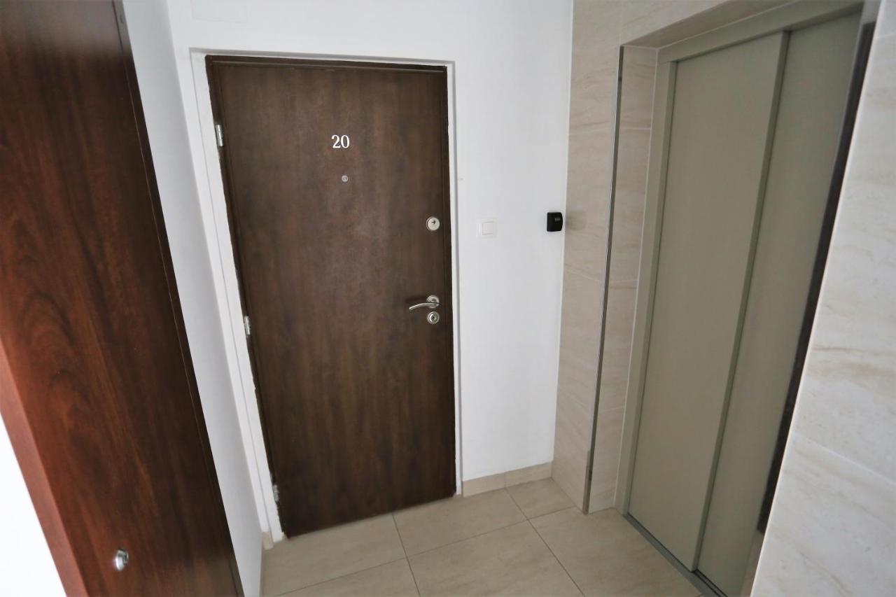 Apartament Mgm Karmelicka Warsawa Bagian luar foto
